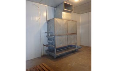 Excelente galpón con cámaras de frio en Distrito Ie