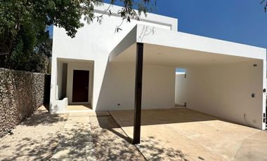 Casa con 4 recamaras y piscina en venta en Cholul