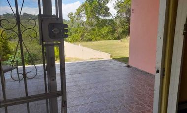 CASA EN PENONOME COLINDA CON RIO EXTENSO TERRENO 1108.83 M2