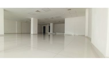 Se Alquila local comercial de 180mt2 en CALLE 50 sobre vía principal!!