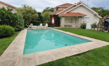 Gran Chalet reciclado de nueve ambientes - Divino Rostro - Mar del Plata