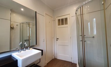 Gran Chalet reciclado de nueve ambientes - Divino Rostro - Mar del Plata