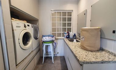 Gran Chalet reciclado de nueve ambientes - Divino Rostro - Mar del Plata