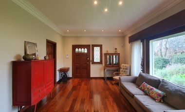 Gran Chalet reciclado de nueve ambientes - Divino Rostro - Mar del Plata