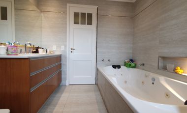 Gran Chalet reciclado de nueve ambientes - Divino Rostro - Mar del Plata