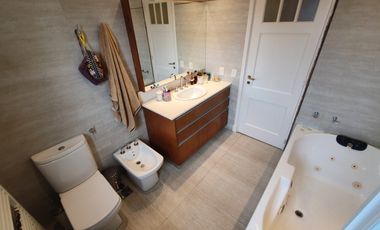 Gran Chalet reciclado de nueve ambientes - Divino Rostro - Mar del Plata