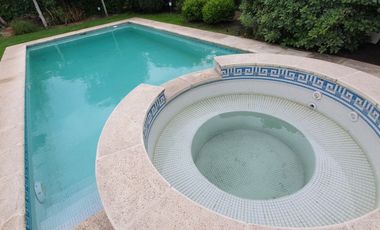 Gran Chalet reciclado de nueve ambientes - Divino Rostro - Mar del Plata