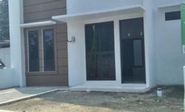 Rumah barat klinik widuri sanggrahan caturharjo sleman yogyakarta