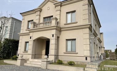 Hermosa Casa de 4 ambientes con dependencia y escritorio sobre Lote Interno - Las Tipas, Nordelta