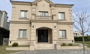 Hermosa Casa de 4 ambientes con dependencia y escritorio sobre Lote Interno - Las Tipas, Nordelta