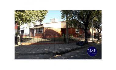 VENTA- CASA ESQUINA 3 DORMITORIOS- BARRIO ANEXO ROSEDAL