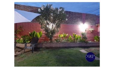 VENTA- CASA ESQUINA 3 DORMITORIOS- BARRIO ANEXO ROSEDAL