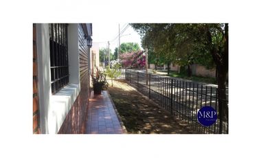 VENTA- CASA ESQUINA 3 DORMITORIOS- BARRIO ANEXO ROSEDAL
