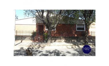 VENTA- CASA ESQUINA 3 DORMITORIOS- BARRIO ANEXO ROSEDAL