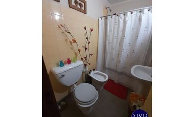 VENTA- CASA ESQUINA 3 DORMITORIOS- BARRIO ANEXO ROSEDAL