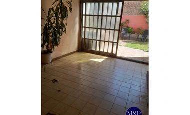 VENTA- CASA ESQUINA 3 DORMITORIOS- BARRIO ANEXO ROSEDAL