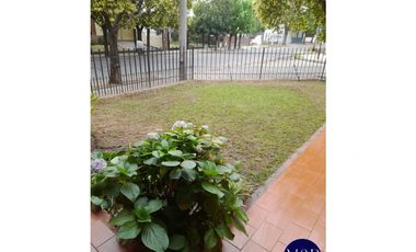 VENTA- CASA ESQUINA 3 DORMITORIOS- BARRIO ANEXO ROSEDAL