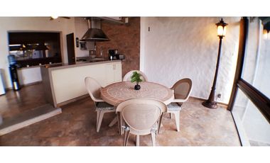 CASA EN VENTA CON VISTA AL LAGO 