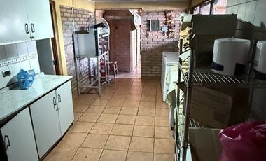 Restaurante, supermercado y Casa en venta en Pencahue