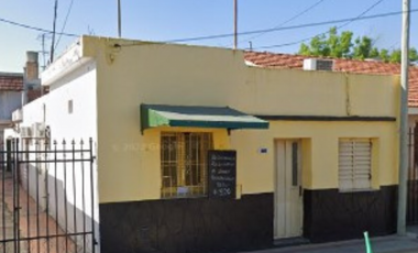 VENDE: Casa calle Los Talas,  tres dormitorios