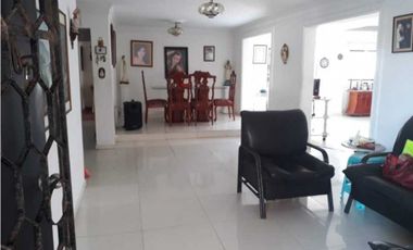 SE VENDE AMPLIA CASA CIUDAD JARDIN