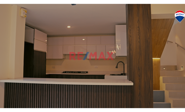 🏡 ¡Tu hogar de lujo te espera en Urbanización Mochica!

✨ 150 m² llenos de estilo, confort y modernidad.

🌟 PRIMER PISO:
🚗 2 cocheras amplias par