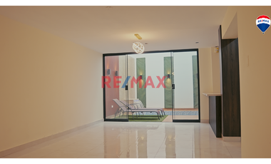 🏡 ¡Tu hogar de lujo te espera en Urbanización Mochica!

✨ 150 m² llenos de estilo, confort y modernidad.

🌟 PRIMER PISO:
🚗 2 cocheras amplias par