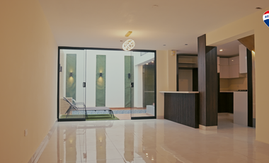 🏡 ¡Tu hogar de lujo te espera en Urbanización Mochica!

✨ 150 m² llenos de estilo, confort y modernidad.

🌟 PRIMER PISO:
🚗 2 cocheras amplias par