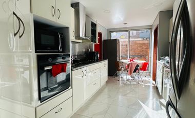 apartamento en arriendo en chico reservado. Cod A304