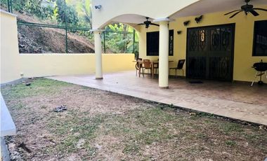 SE ALQUILA HERMOSA CASA EN ANCON $2,100 AM