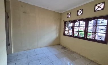 Rumah 2 Lantai di Tebet Barat - 3+1 KT, Lingkungan Tenang & Strategis