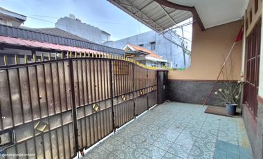 Rumah 2 Lantai di Tebet Barat - 3+1 KT, Lingkungan Tenang & Strategis