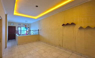 Rumah 2 Lantai di Tebet Barat - 3+1 KT, Lingkungan Tenang & Strategis