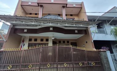 Rumah 2 Lantai di Tebet Barat - 3+1 KT, Lingkungan Tenang & Strategis