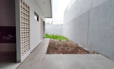 Rumah Baru Di Komplek Setra Duta Bandung
