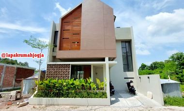 RUMAH DI PATANGPULUHAN WIROBRAJAN KOTA YOGYAKARTA DEKAT MALIOBORO