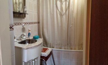 Chalet ubicado a 500 metros de Avenida Espora .