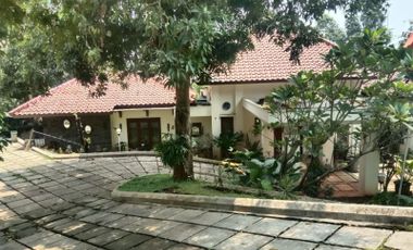 Rumah ASRI Resort lengkap kolam Renang di Cirendeu Tangerang