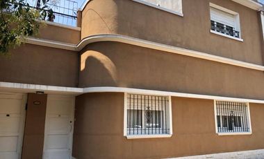 Casa PH en venta en Lanus Oeste