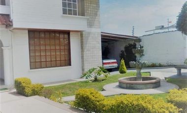 Vendo casa ideal familia grande Av. Eloy Alfaro, Sector Capri, Norte de Quito