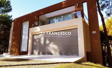 Venta  - Casa de 7 ambientes en Pinamar Norte - Imponente propiedad