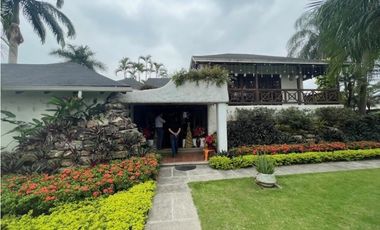 MILAGRO AVENIDA LOS CHIRIJOS, CASA ESQUINERA