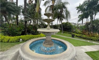 MILAGRO AVENIDA LOS CHIRIJOS, CASA ESQUINERA