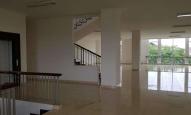 dijual gedung raya jemursari 3 lantai baru gress