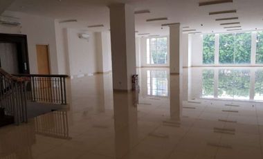 dijual gedung raya jemursari 3 lantai baru gress