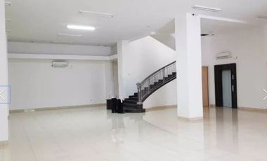 dijual gedung raya jemursari 3 lantai baru gress