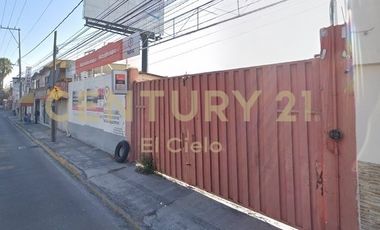 Terreno en venta con construcción en la 11 sur y Club de Golf Mayorazgo, Puebla