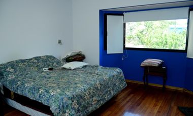 Casa con 9 ambientes y jardín en Agronomia