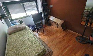Casa con 9 ambientes y jardín en Agronomia