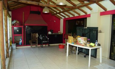 Casa con 9 ambientes y jardín en Agronomia